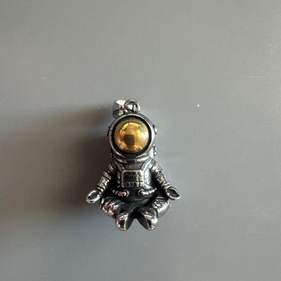 Astronaut Gold  Stainless Steel Pendant 24 Inch Cuban Link Chain Gift Trendy - Picture 2 of 8